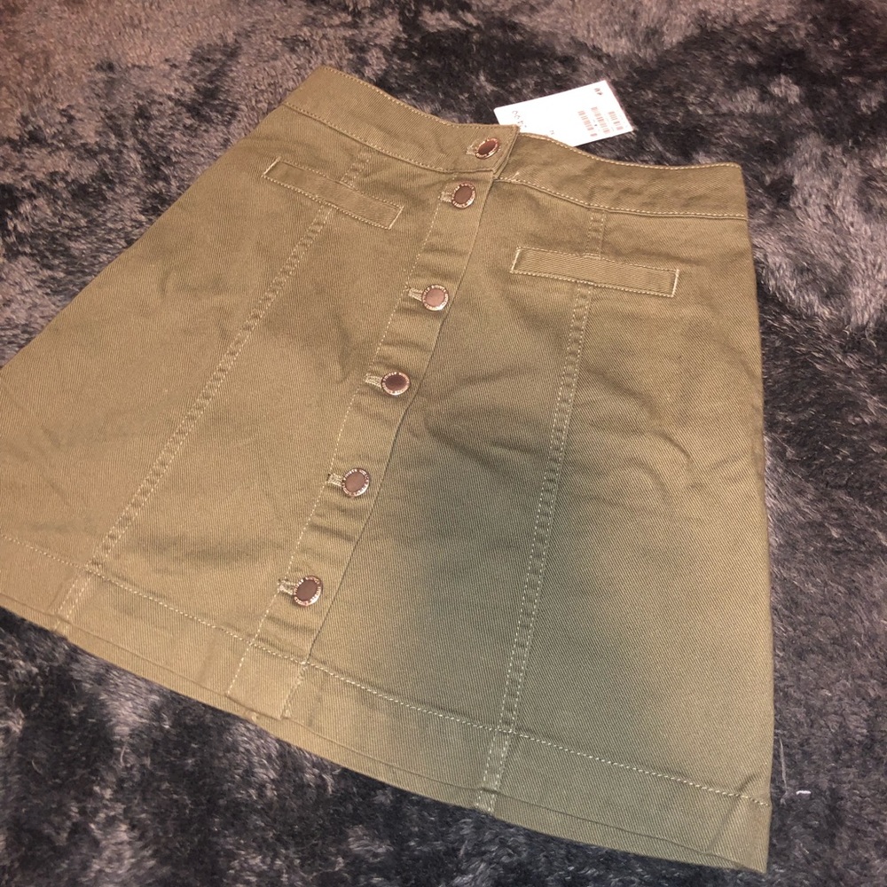 Super cute H&M skirt!😍